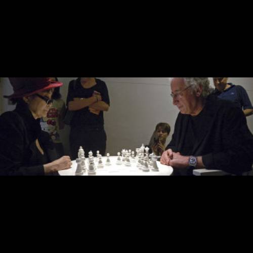 Anton's Memory: Yoko Ono e Luigi Bonotto giocano a scacchi