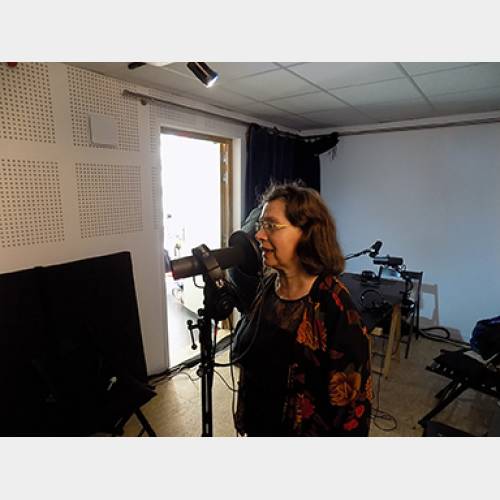 Performance at DUUU Radio, Paris